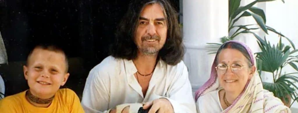 George Harrison a remercié ses gourous qui l'ont aidé dans son voyage spirituel dans le refrain de "My Sweet Lord".