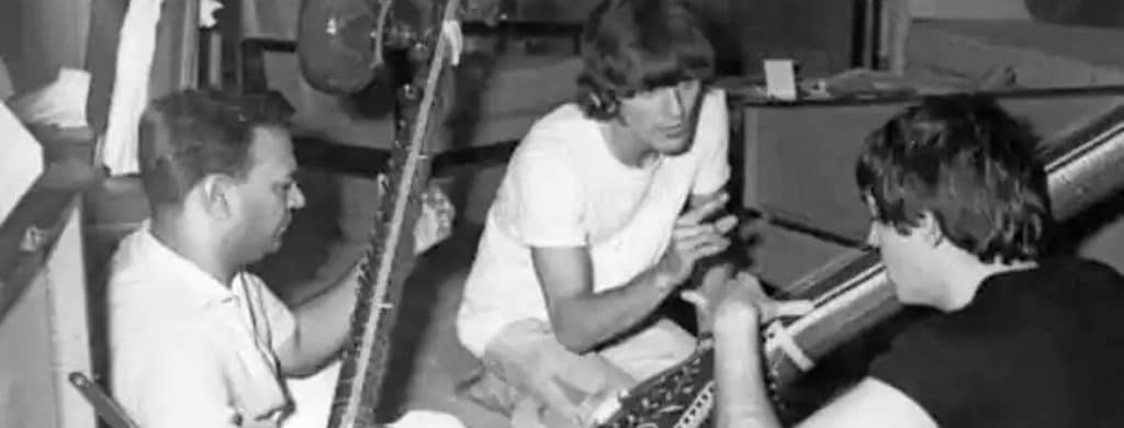 George Harrison n'avait pas besoin de parler pour communiquer avec les gens lors de son premier voyage en Inde : " Il n'y a pas de conneries ".