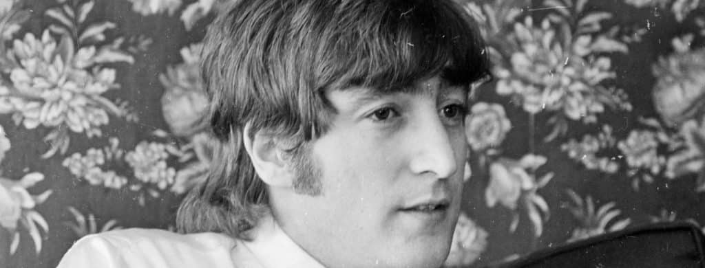 John Lennon s'est rendu aux funérailles de sa mère " dans un état second ".