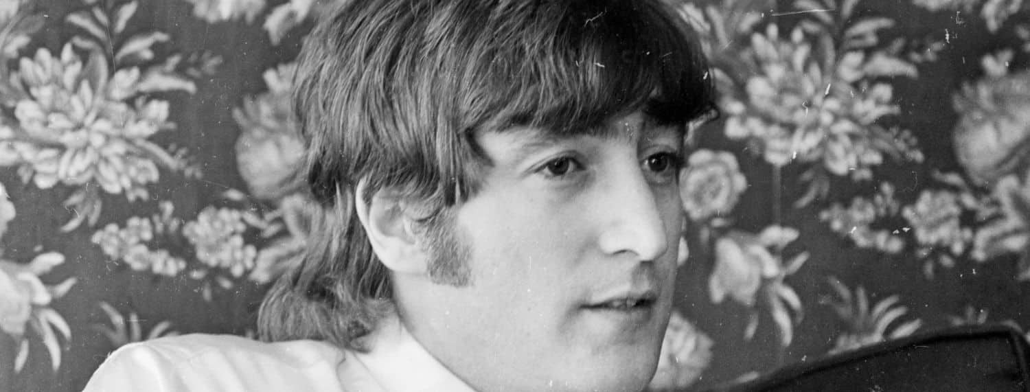 John Lennon s'est rendu aux funérailles de sa mère " dans un état second ".