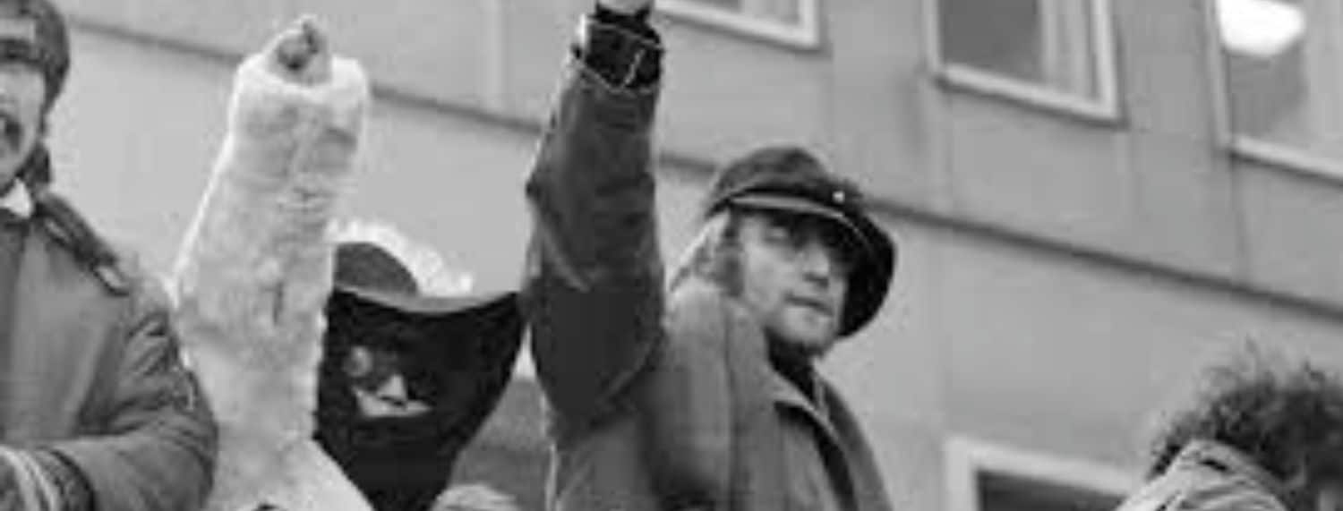 John Lennon a qualifié "Power to the People" d'embarrassant.