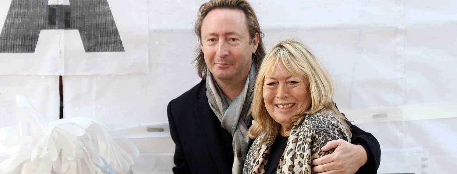 Cynthia Lennon n'a eu qu'"une seule pensée claire" après avoir appris la mort de John Lennon.