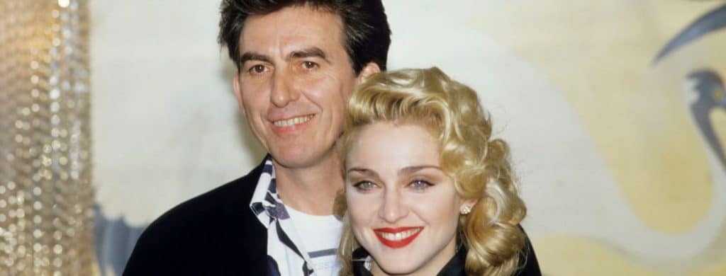 George Harrison parle de la façon dont la presse britannique a traité Madonna et Sean Penn dans "Shanghai Surprise".