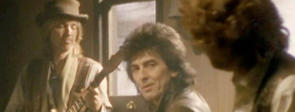 George Harrison a plaisanté à plusieurs reprises sur l'origine du nom des Traveling Wilburys.