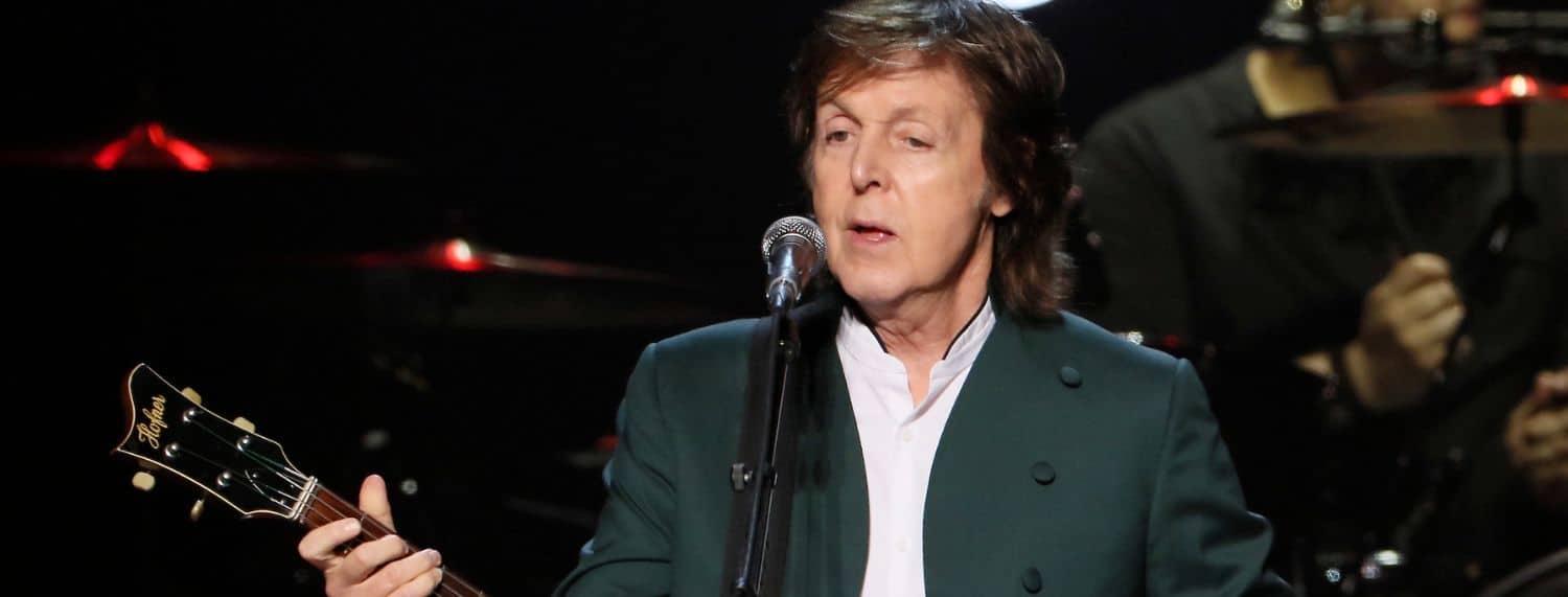 Paul McCartney nomme la chanson des Beatles qu'il " doit faire " à chaque tournée parce que c'est " tellement amusant ".
