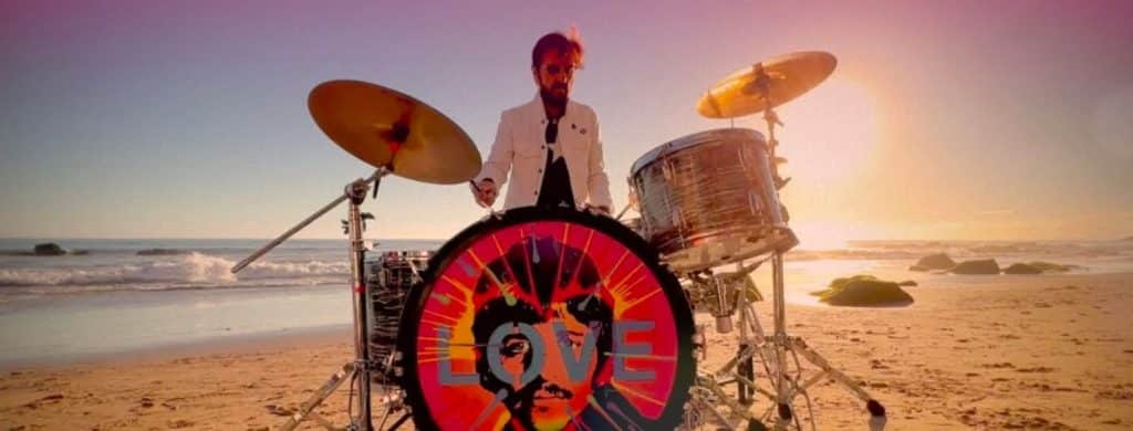 Comment l'"EP3" de Ringo Starr se rapporte à Thanksgiving, selon le batteur des Beatles.