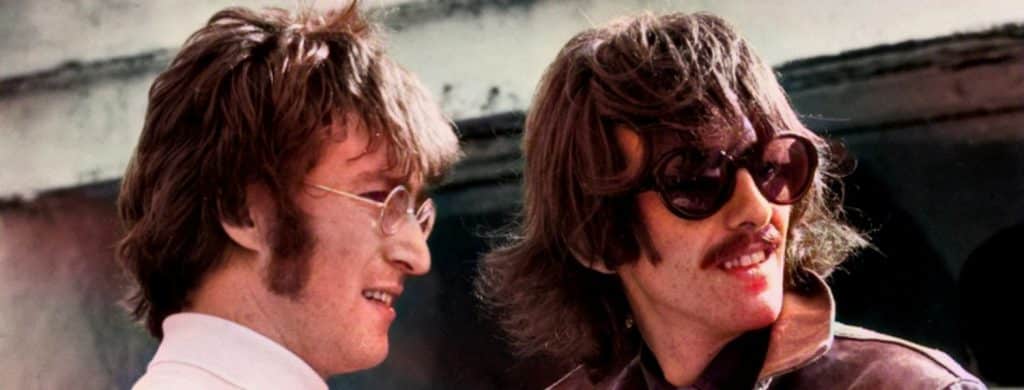 John Lennon dit qu'il a laissé George Harrison jeter ses lunettes par terre dans les coulisses après l'un des concerts de George "Dark Horse".