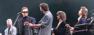 George Harrison aime l'idée de faire partie d'un groupe avec Ringo Starr, Elton John, Jeff Lynne et Eric Clapton.