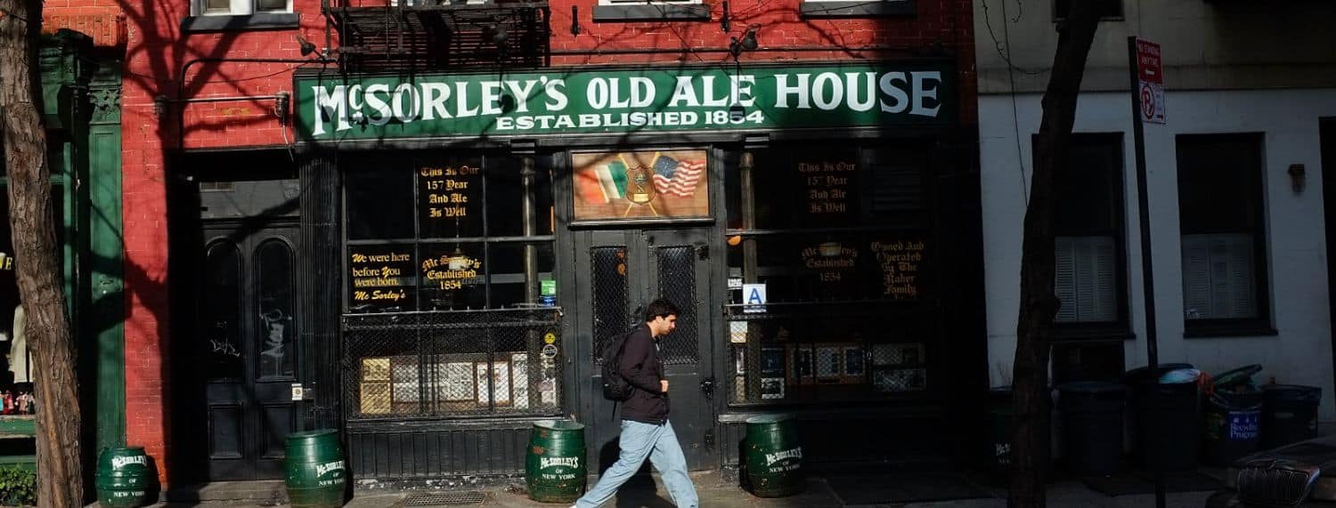 John Lennon, un ancien président et un célèbre illusionniste étaient tous des fans de ce bar hanté de New York.
