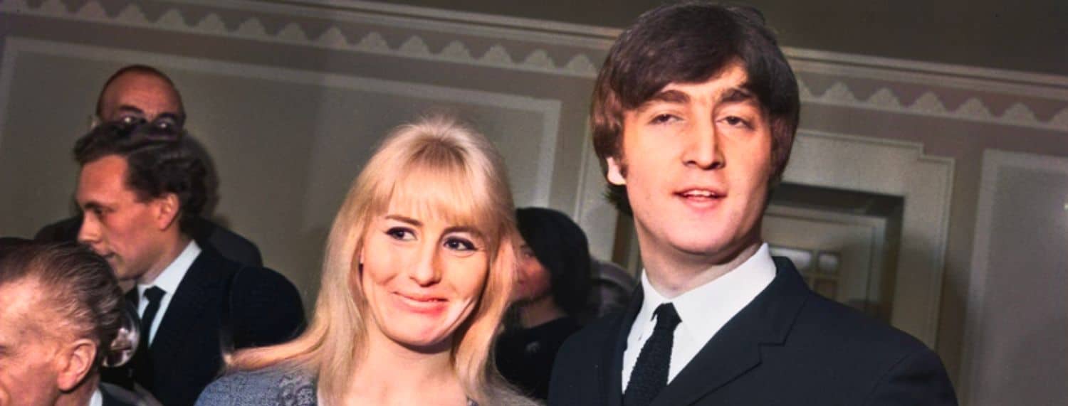 John Lennon regardait son ex-femme avec " haine " après qu'elle se soit fait couper les cheveux.