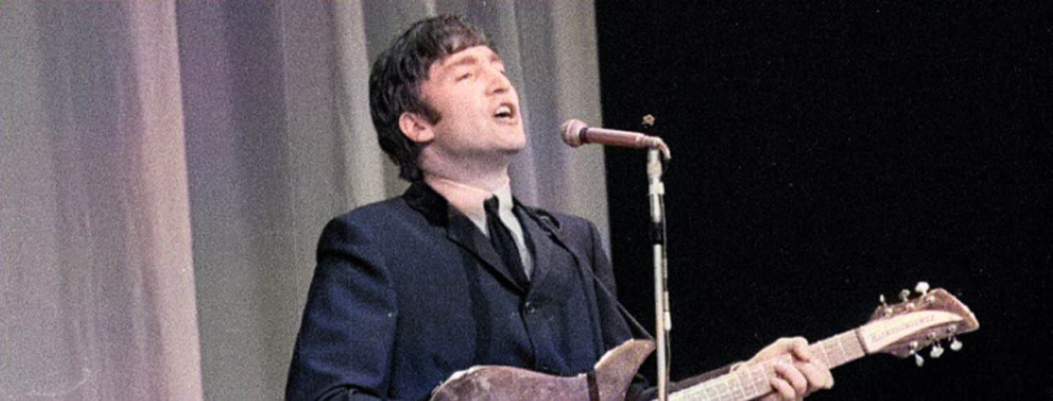 La citation de John Lennon qui a fait des Beatles un groupe de "garçons effrontés mais adorables", selon Cynthia Lennon.
