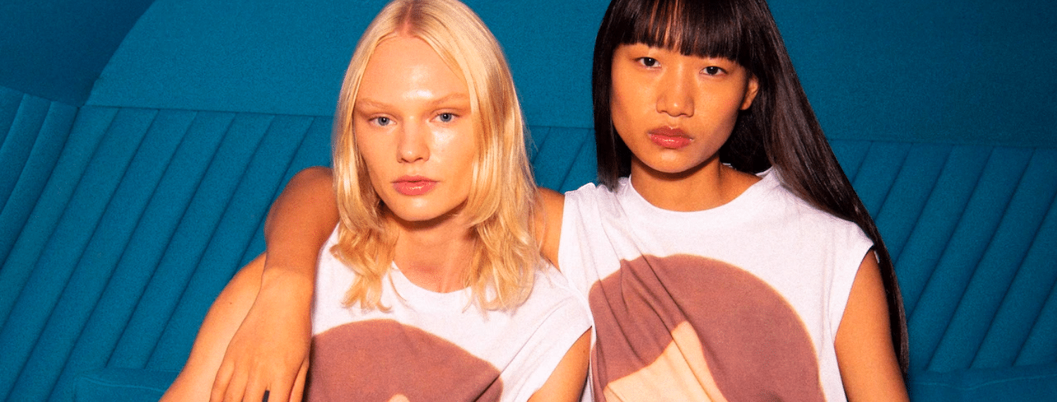 “Arrêtez les bombes”: la nouvelle collaboration de Stella McCartney joue sur les valeurs de la Gen-Z