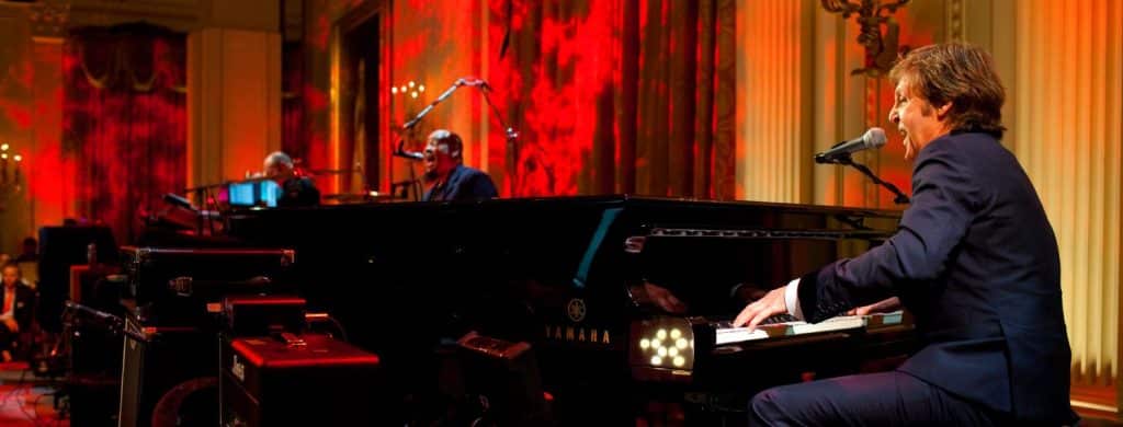 Paul McCartney a écrit une chanson d'amour sur un piano d'hôtel - "Je ne peux pas résister à l'envie de jouer du piano".