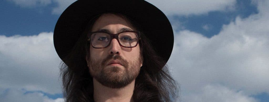 Le fils de John Lennon a admis qu'il vivait de l'argent des Beatles.