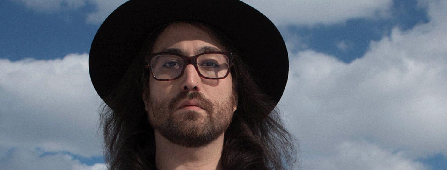 Le fils de John Lennon a admis qu'il vivait de l'argent des Beatles.