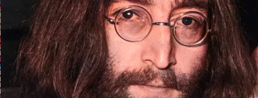 Les Beatles : Les toilettes de John Lennon sont dévoilées aux fans enthousiastes lors d'une nouvelle exposition au Liverpool Beatles Museum.