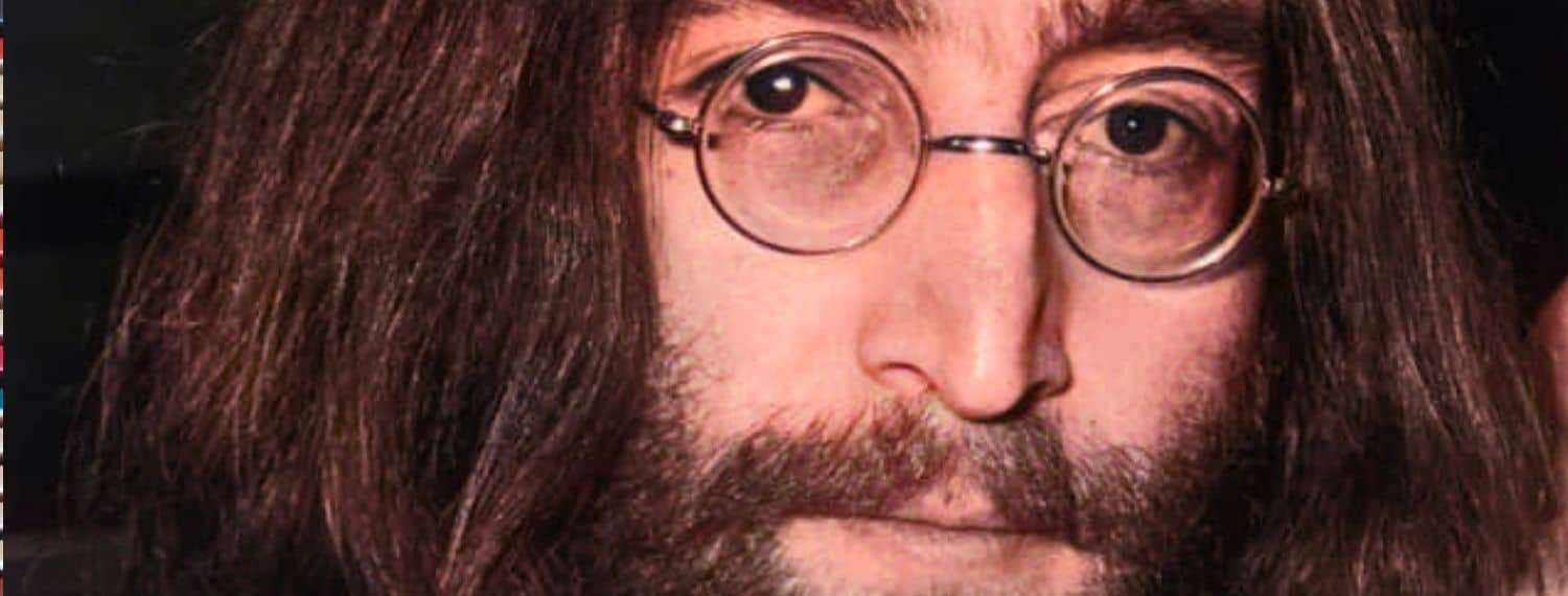 Les Beatles : Les toilettes de John Lennon sont dévoilées aux fans enthousiastes lors d'une nouvelle exposition au Liverpool Beatles Museum.