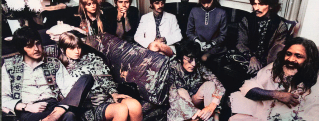 Pourquoi le Maharishi Mahesh Yogi a qualifié les Beatles d'"anges déguisés" ?
