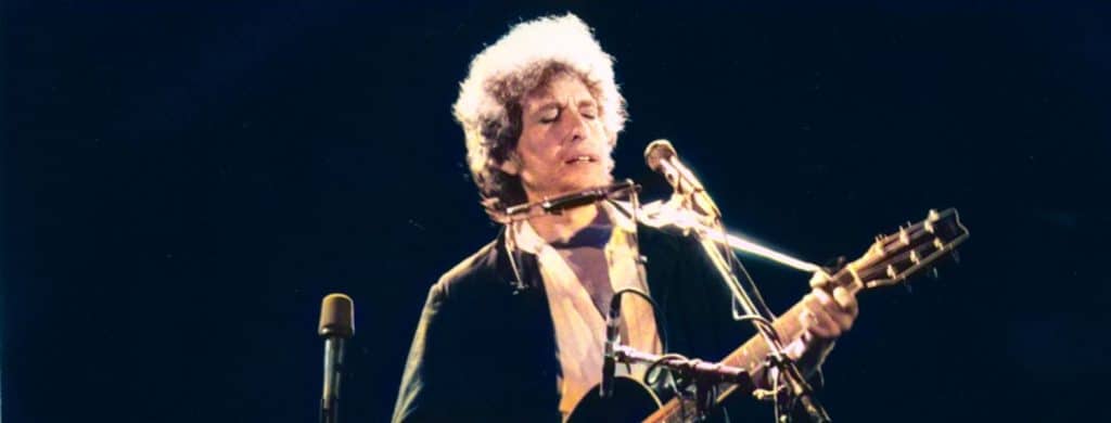 George Harrison a déclaré que tout ce que Bob Dylan a fait, en bien ou en mal, représentait quelque chose qui lui est propre