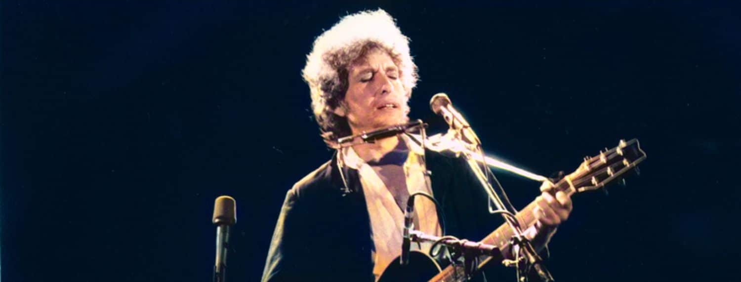 George Harrison a déclaré que tout ce que Bob Dylan a fait, en bien ou en mal, représentait quelque chose qui lui est propre