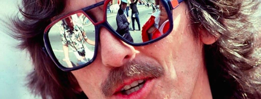 La presse aimait à appeler George Harrison un reclus comme Howard Hughes.