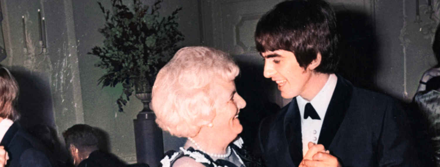 La mère de George Harrison l'a "forcé" à soutenir John Lennon après le décès de sa mère