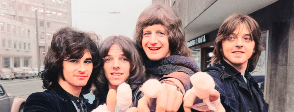Badfinger porte le nom de ce que les Beatles voulaient appeler à l'origine "With a Little Help From My Friends".