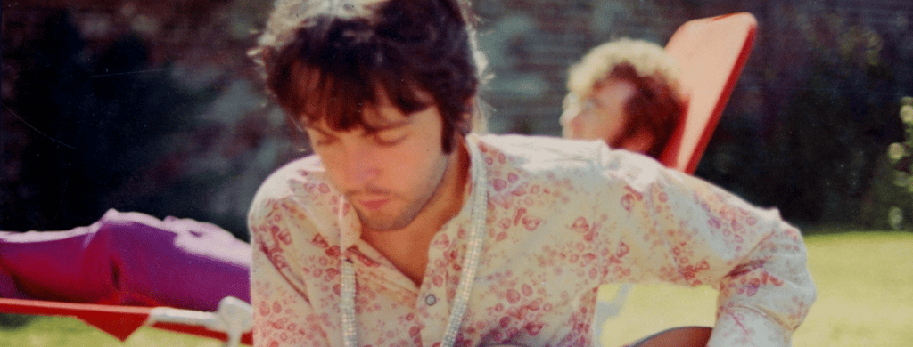 Selon Paul McCartney, le concept de la chanson des Beatles "Fixing a Hole" est à la fois métaphysique et physique.
