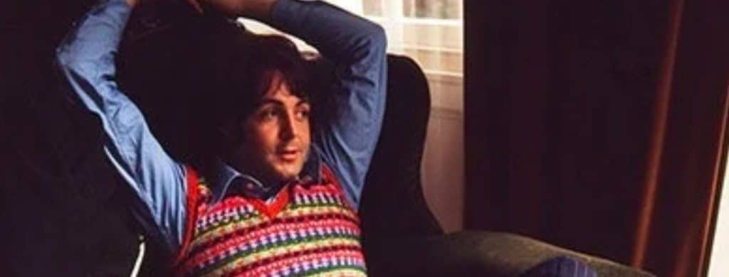 Paul McCartney a eu des ennuis en tournée après que son chien ait eu un accident dans un couloir d'hôtel.