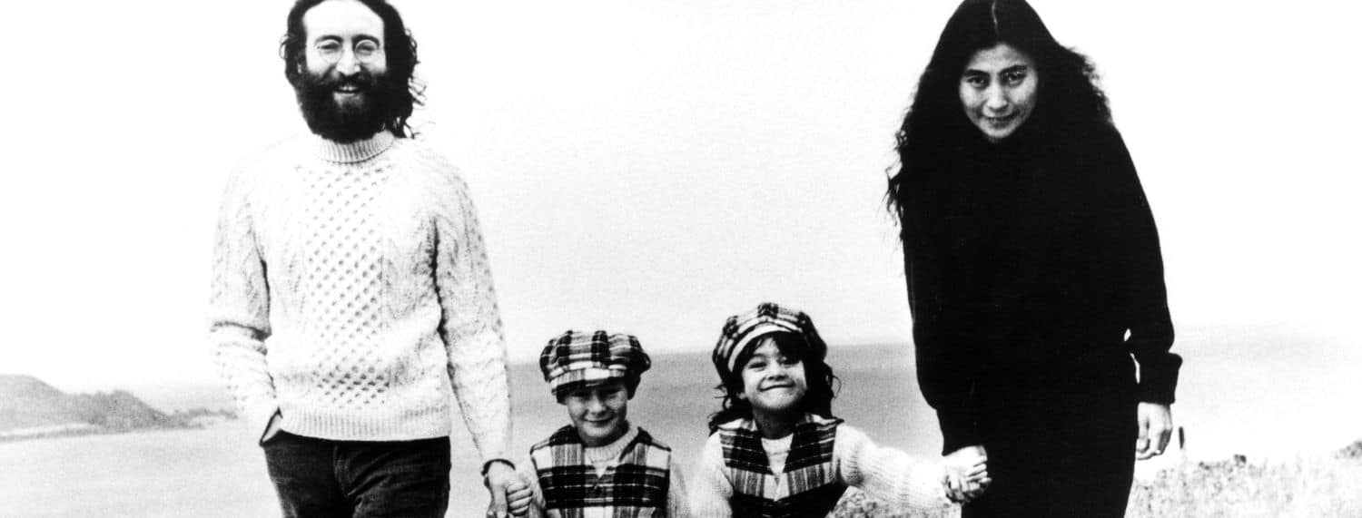 John Lennon a écrit que c'était un "processus lent" de "se sentir comme un vrai père".