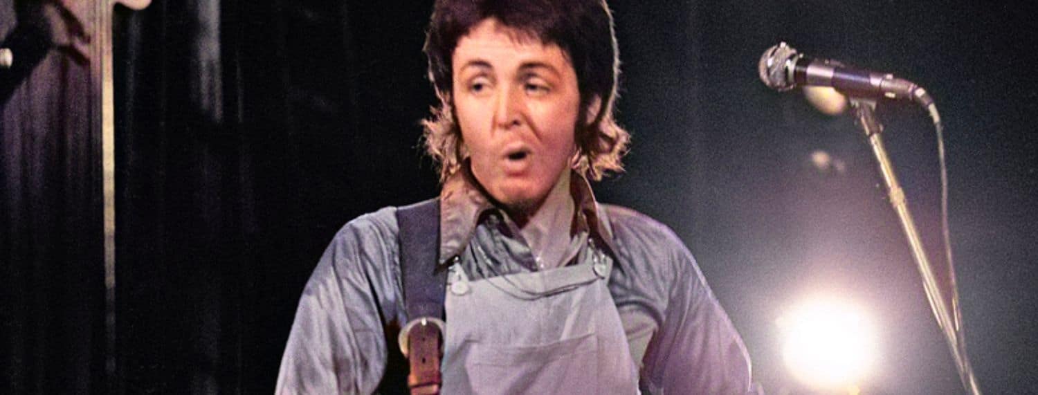 Paul McCartney a déclaré que "Live and Let Die" a été difficile à écrire à cause de son titre.