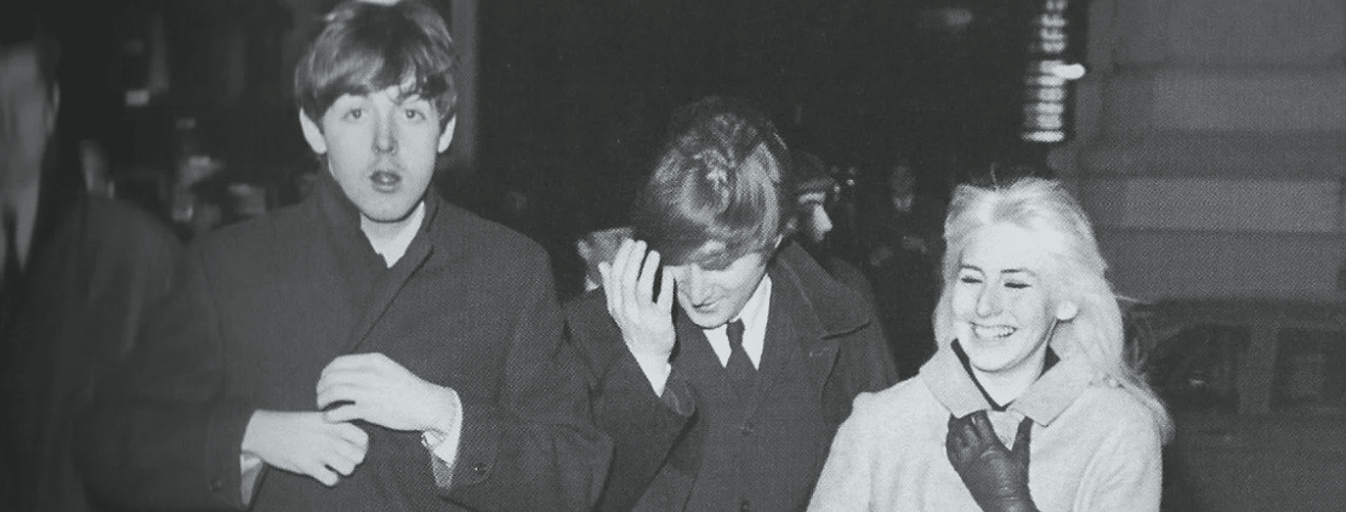 Paul McCartney a apporté une rose rouge à Cynthia Lennon après sa séparation d'avec John