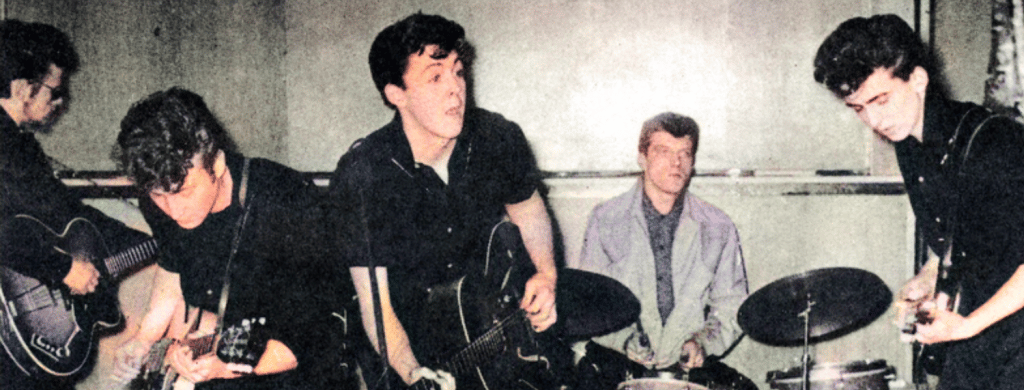 Paul McCartney a déclaré que c'était typique que John Lennon ait demandé à quelqu'un d'autre de lui dire qu'il pouvait rejoindre les Quarry Men.