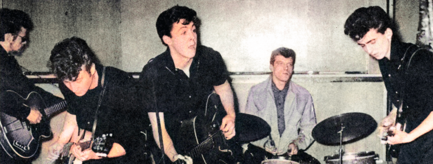 Paul McCartney a déclaré que c'était typique que John Lennon ait demandé à quelqu'un d'autre de lui dire qu'il pouvait rejoindre les Quarry Men.