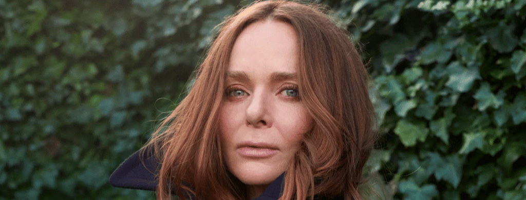 “On peut passer d’une industrie de la mode néfaste à une industrie vertueuse” : Stella McCartney partage ses espoirs pour 2023