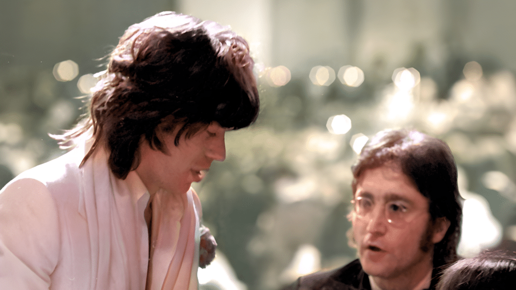 John Lennon a aimé la chanson " Honky Tonk Women " des Rolling Stones, mais a qualifié le groupe de " bidon ".