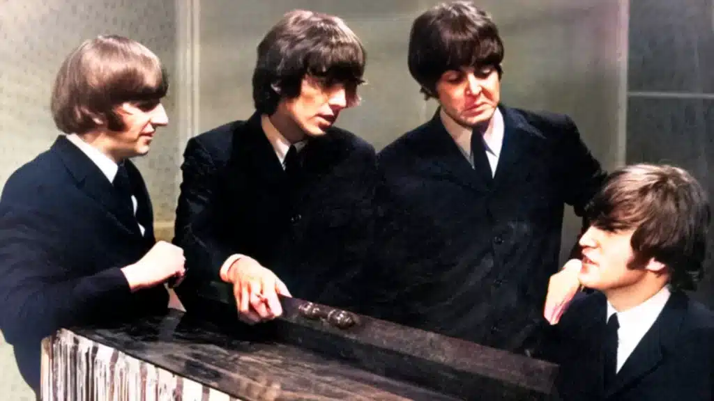 John Lennon décrit les Beatles comme des "faiseurs d'argent d'abord, puis... des amuseurs".