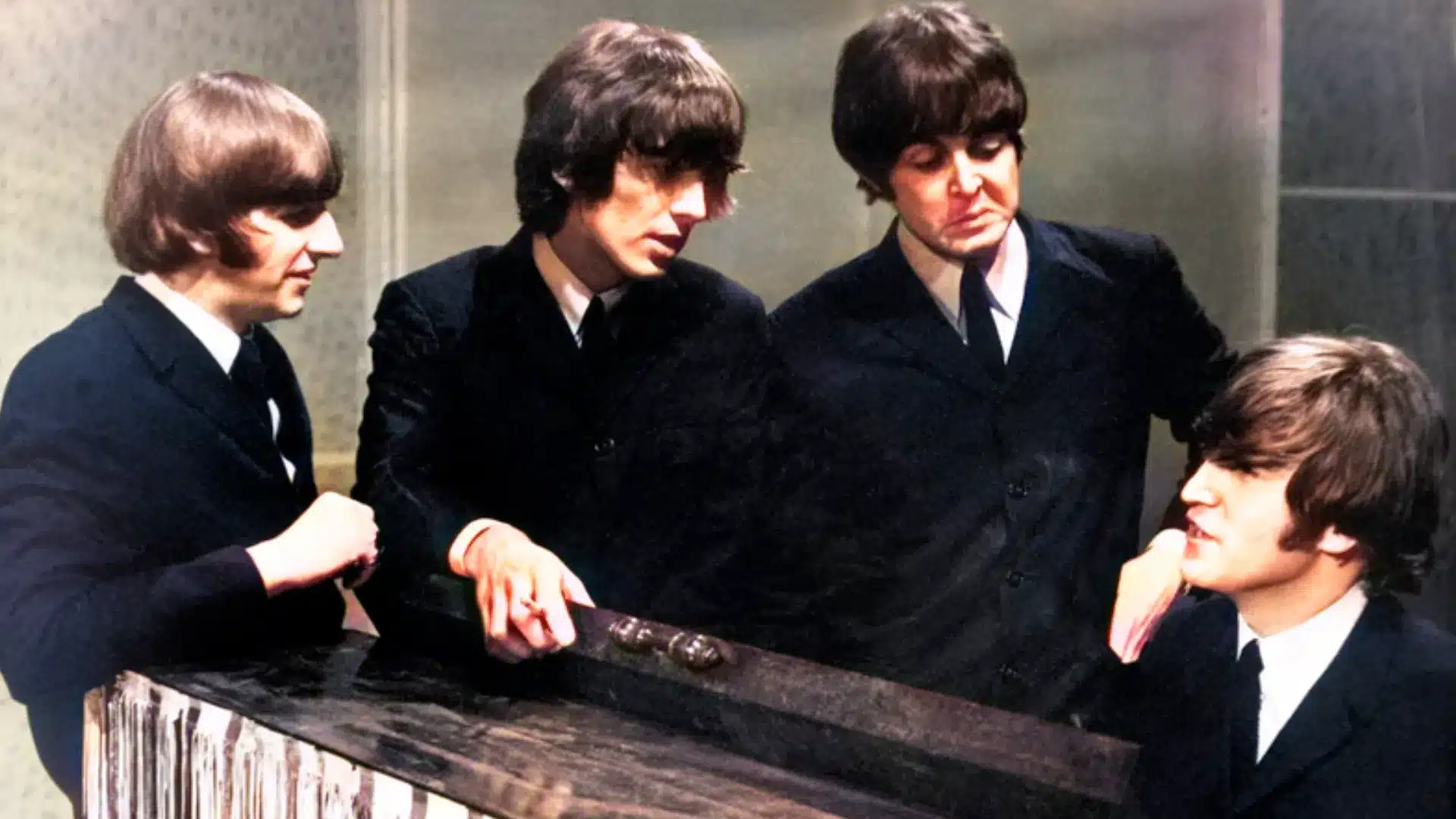 John Lennon décrit les Beatles comme des "faiseurs d'argent d'abord, puis... des amuseurs".