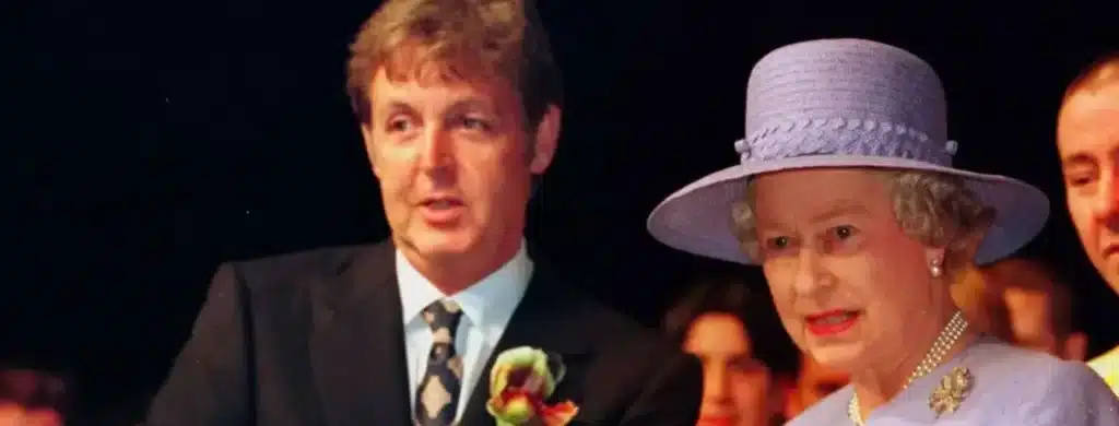Paul McCartney a déclaré que la Reine Elizabeth II avait fait une remarque spirituelle aux Beatles lors d'un concert.