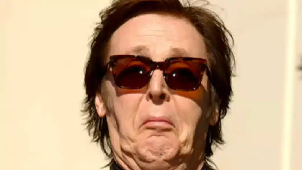 Paul McCartney fait le singe pour donner un tube des Beatles à une publicité pour un chimpanzé