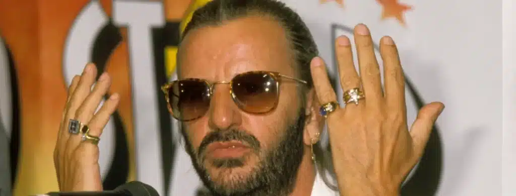 George Harrison a déclaré que Ringo Starr devait jouer sur son album "Cloud Nine" de 1987 parce qu'il s'ennuyait à ne rien faire.