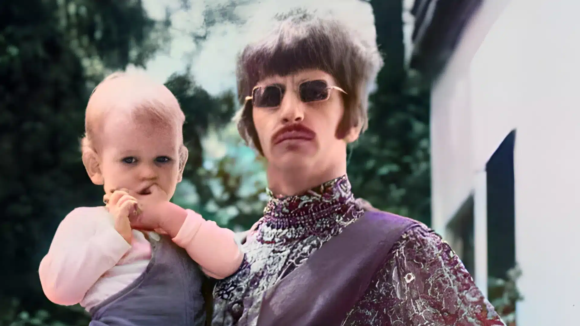 Le fils de Ringo Starr s'est vu interdire l'accès à un bar parce qu'il s'est mis en colère lorsqu'ils ont joué une chanson des Beatles.