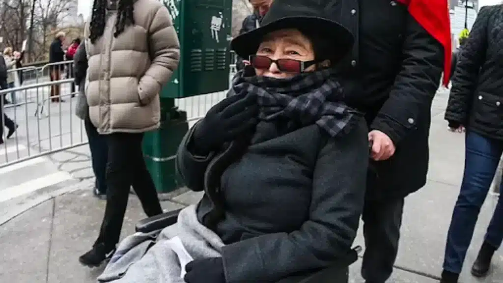 Yoko Ono a quitté la ville de New-York après 50 ans pour s'installer dans la ferme rurale du nord de l'état qu'elle a achetée avec John Lennon.