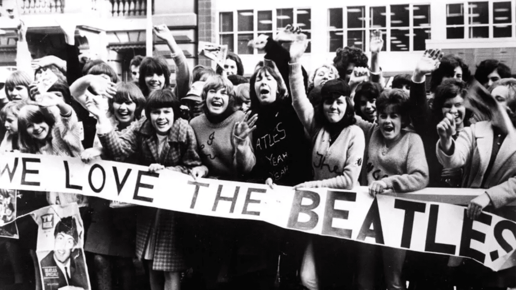 Fans des Beatles s'introduisant dans les maisons du groupe