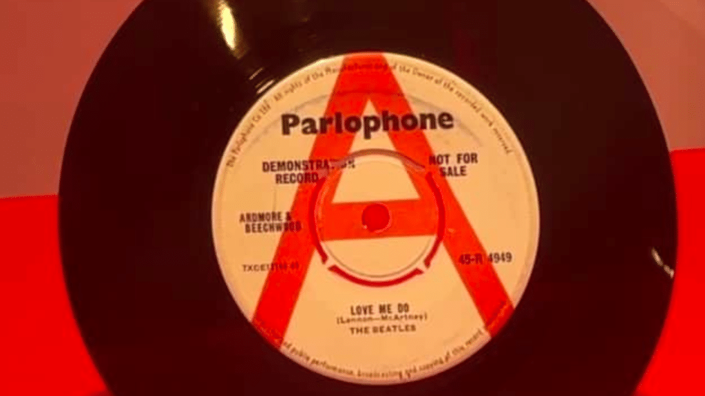 Les Beatles album Please Please Me signé par tous les membres