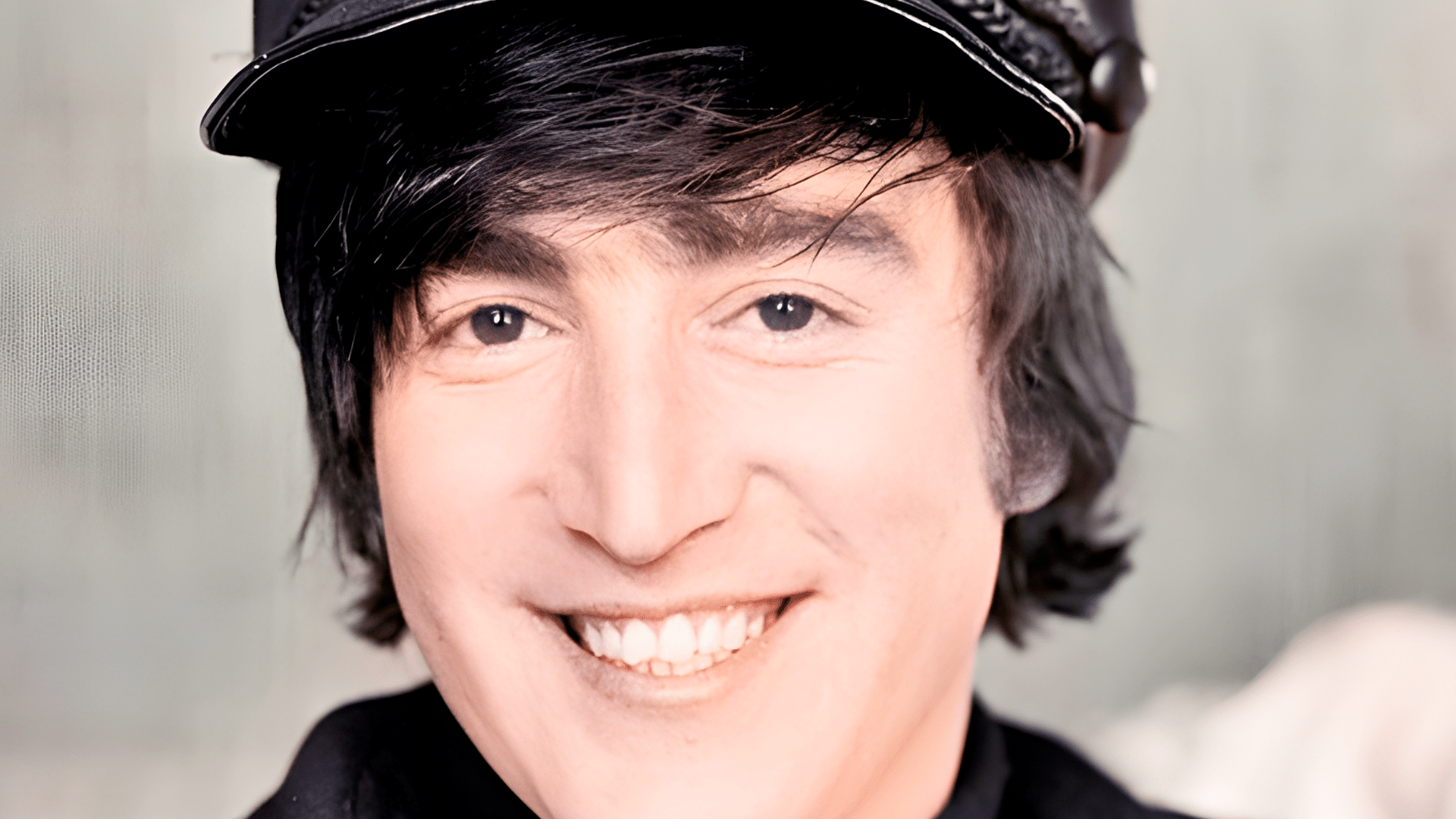 John Lennon disait qu'il aimait Elvis, mais il avait une étrange façon de le montrer