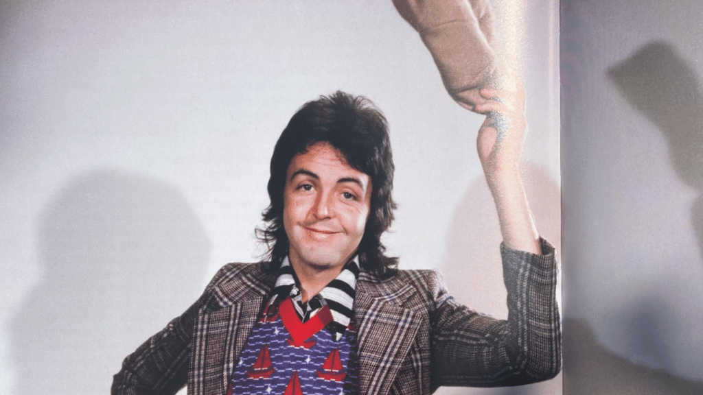 Paul McCartney a déclaré que la chanson "Let Me Roll It" des Wings est surtout "Lennon-Esque" à cause de l'écho de la tourbe.