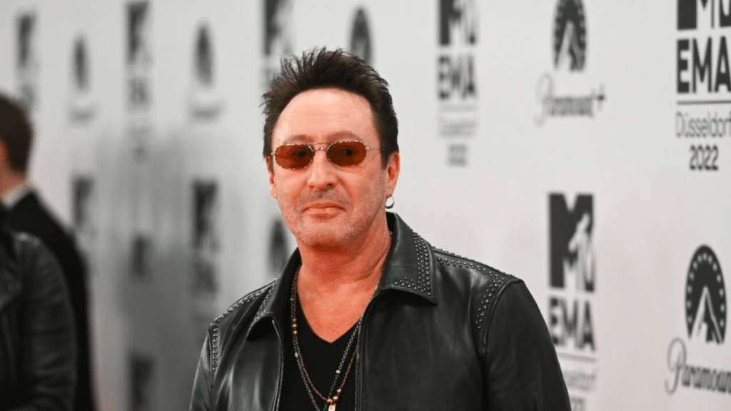 Que fait Julian, le premier fils de John Lennon, aujourd'hui ?