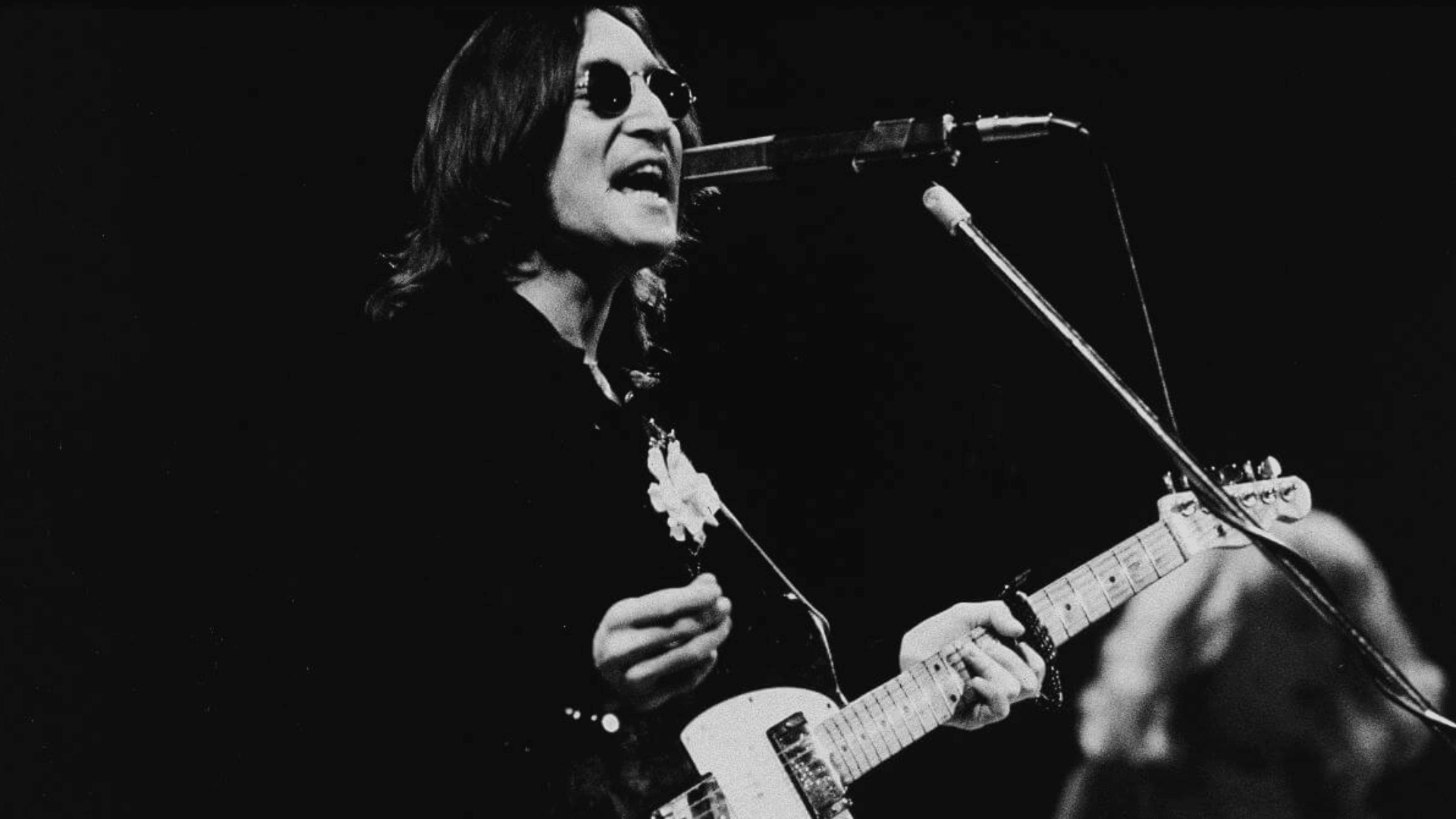 John Lennon se moquant de Jim Tucker, guitariste des Turtles