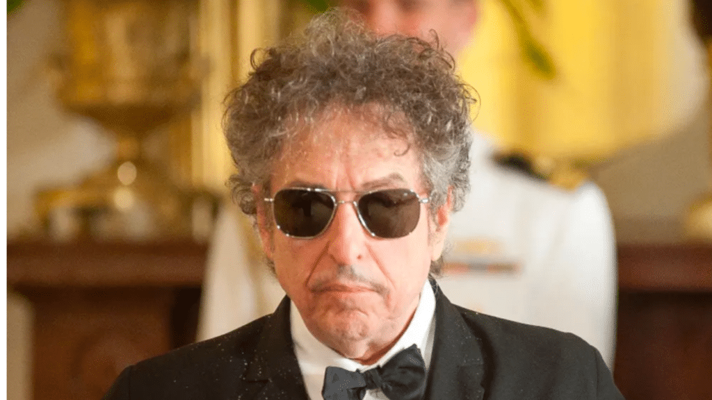 Bob Dylan donnant son opinion sur les Beatles